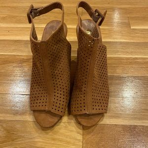 wood heel brown peep toe heel size 6